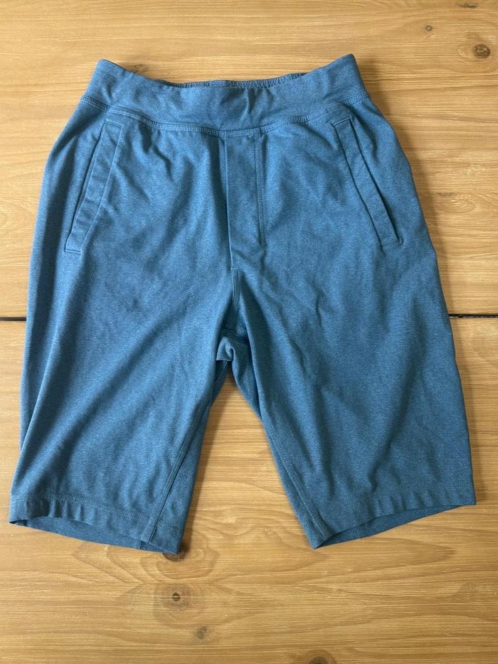 lululemon athletica Men’s Heather Slate Athletic Shorts size XS